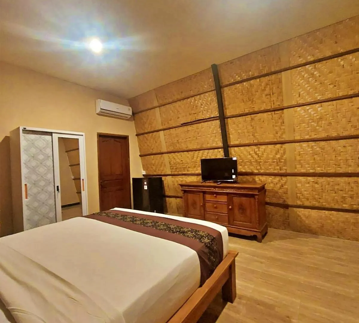 אכסניה Yogasari Villa Seminyak אינדונזיה