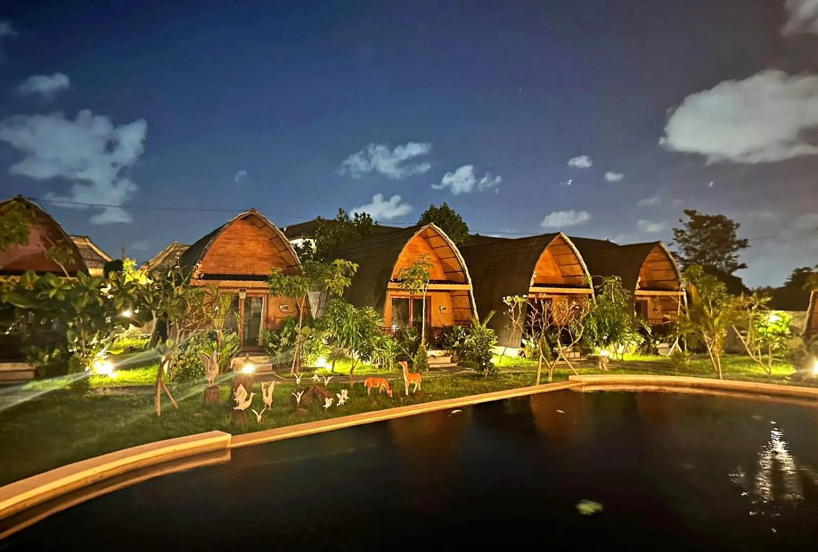 אכסניה Yogasari Villa Seminyak