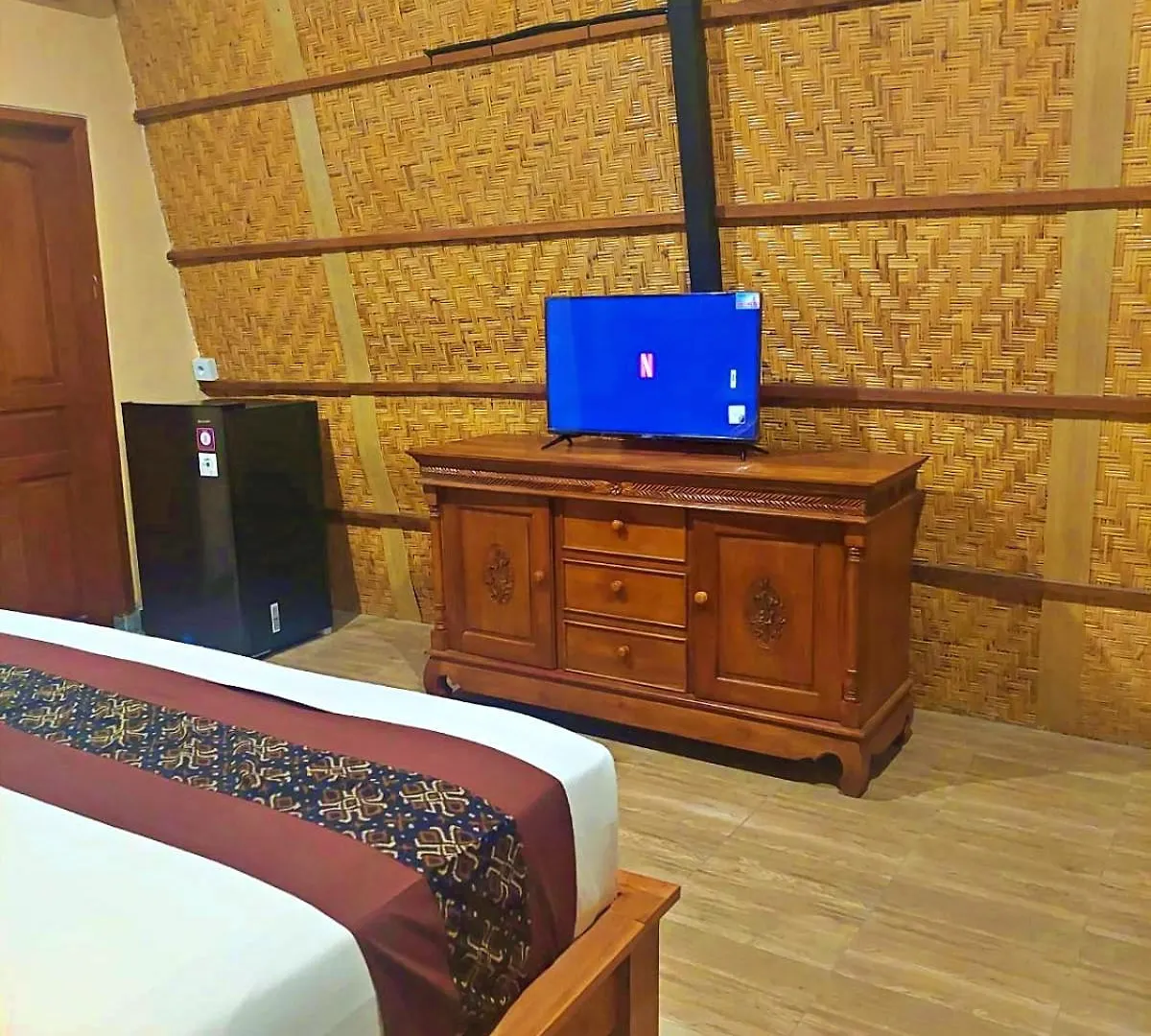 אכסניה Yogasari Villa Seminyak